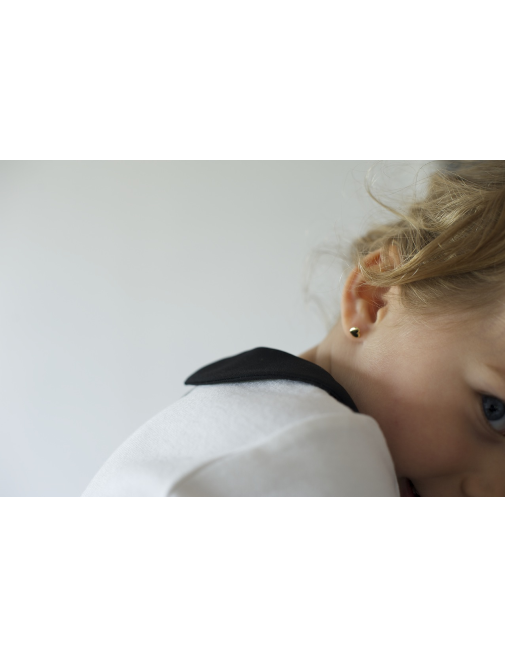 Boucles d'oreilles enfant coeur bombé en Or jaune ou en Or blanc 9 carats