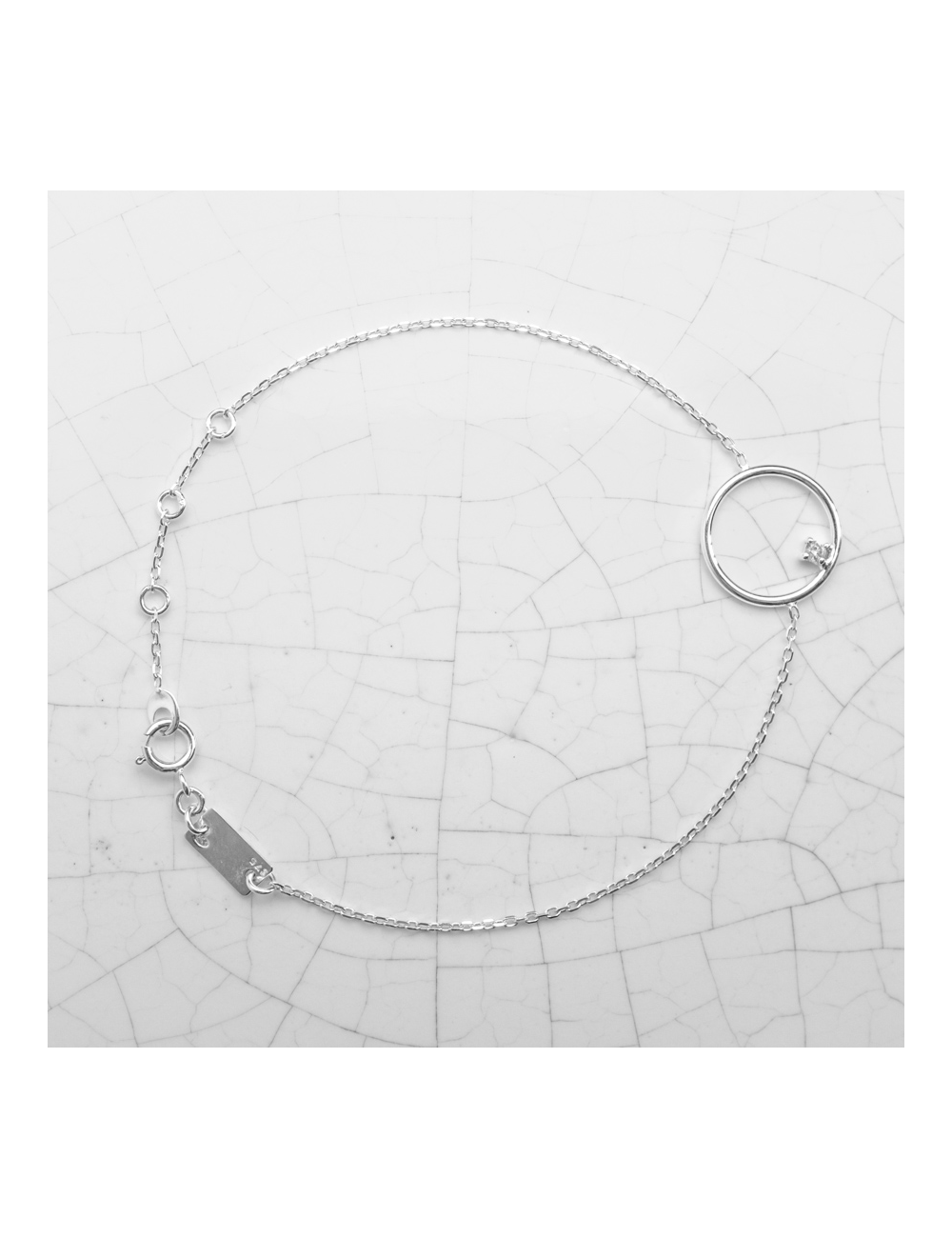 Bracelet cercle en fil, serti d’un diamant de laboratoire - Or Jaune ou Or Blanc 375 millièmes (9 Carats)