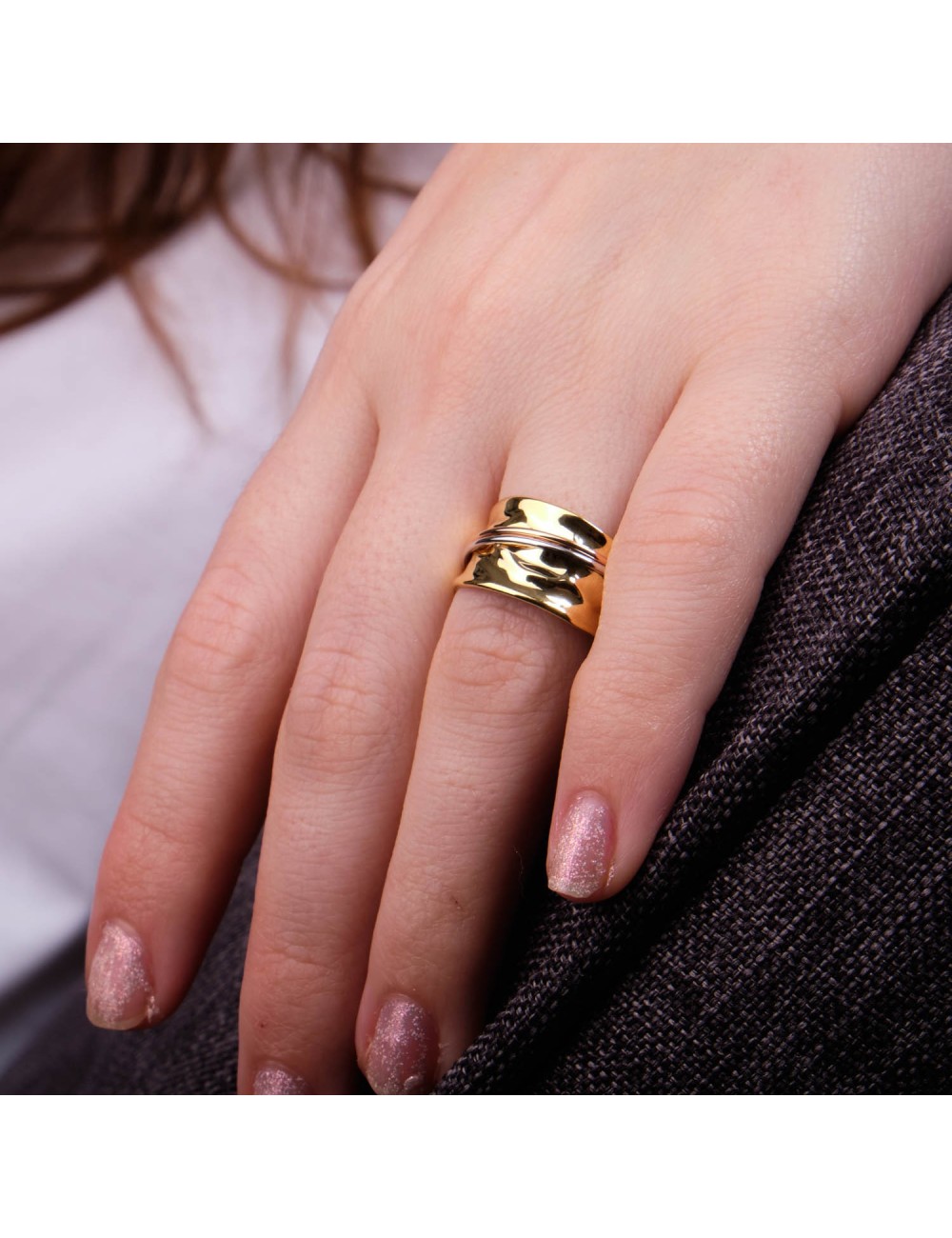Bague Froissée grand modèle – Or jaune et blanc 375 millièmes et Or rose 750 millièmes