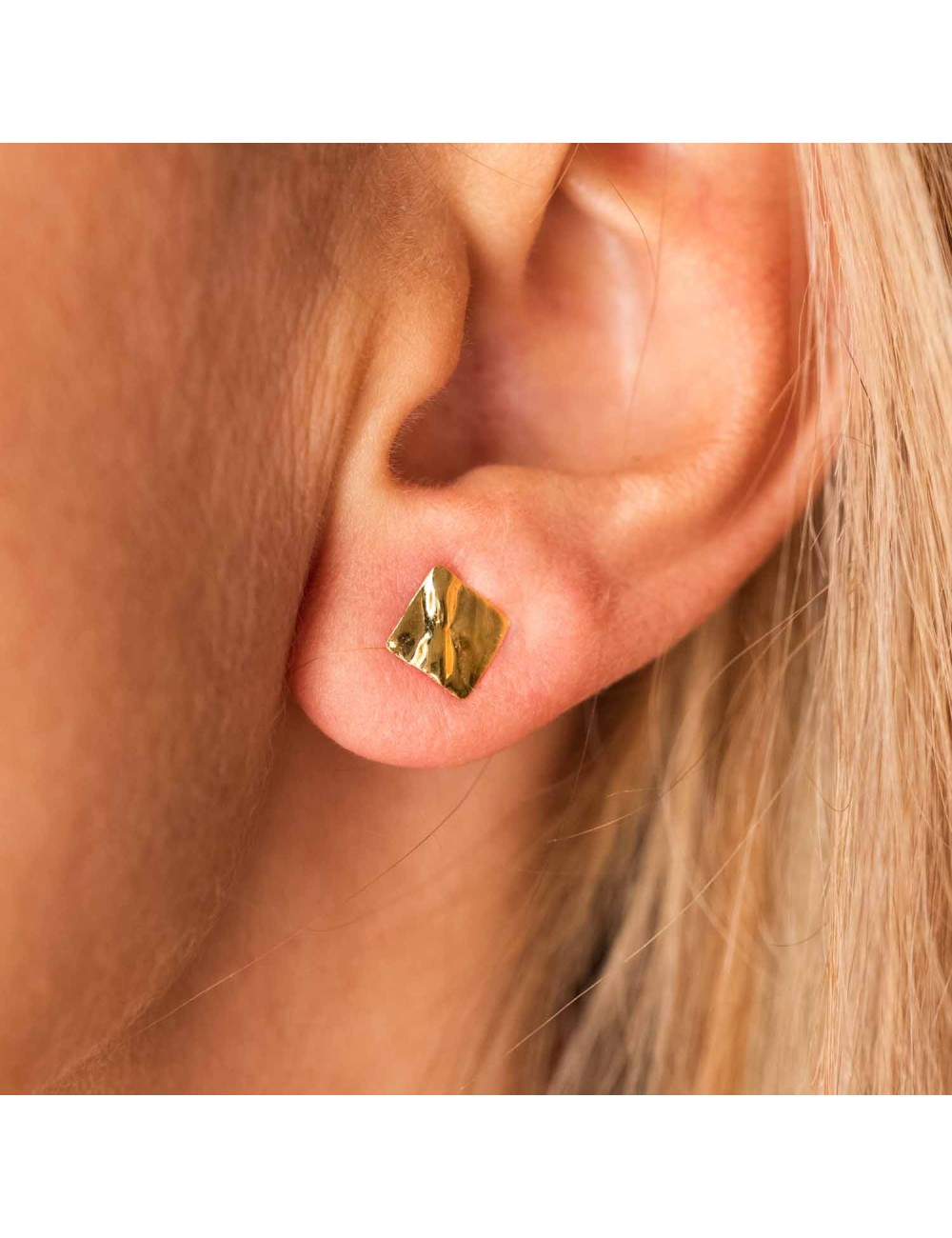 Boucles d'oreilles pour Bébé ou Enfant petit carré froissé en Or jaune ou Or blanc 9 carats