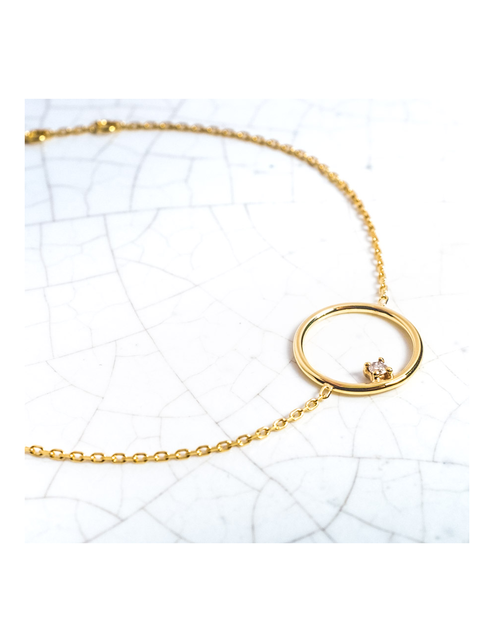 Bracelet pour enfant cercle fil rond  serti d'un diamant de laboratoire en Or jaune ou Or blanc 9 carats