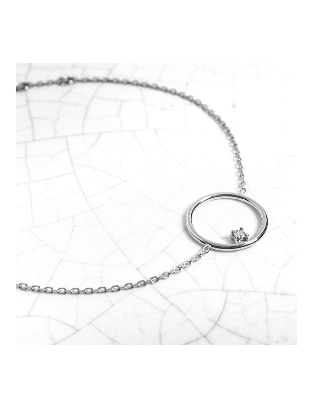 Bracelet pour enfant cercle fil rond  serti d'un diamant de laboratoire en Or jaune ou Or blanc 9 carats