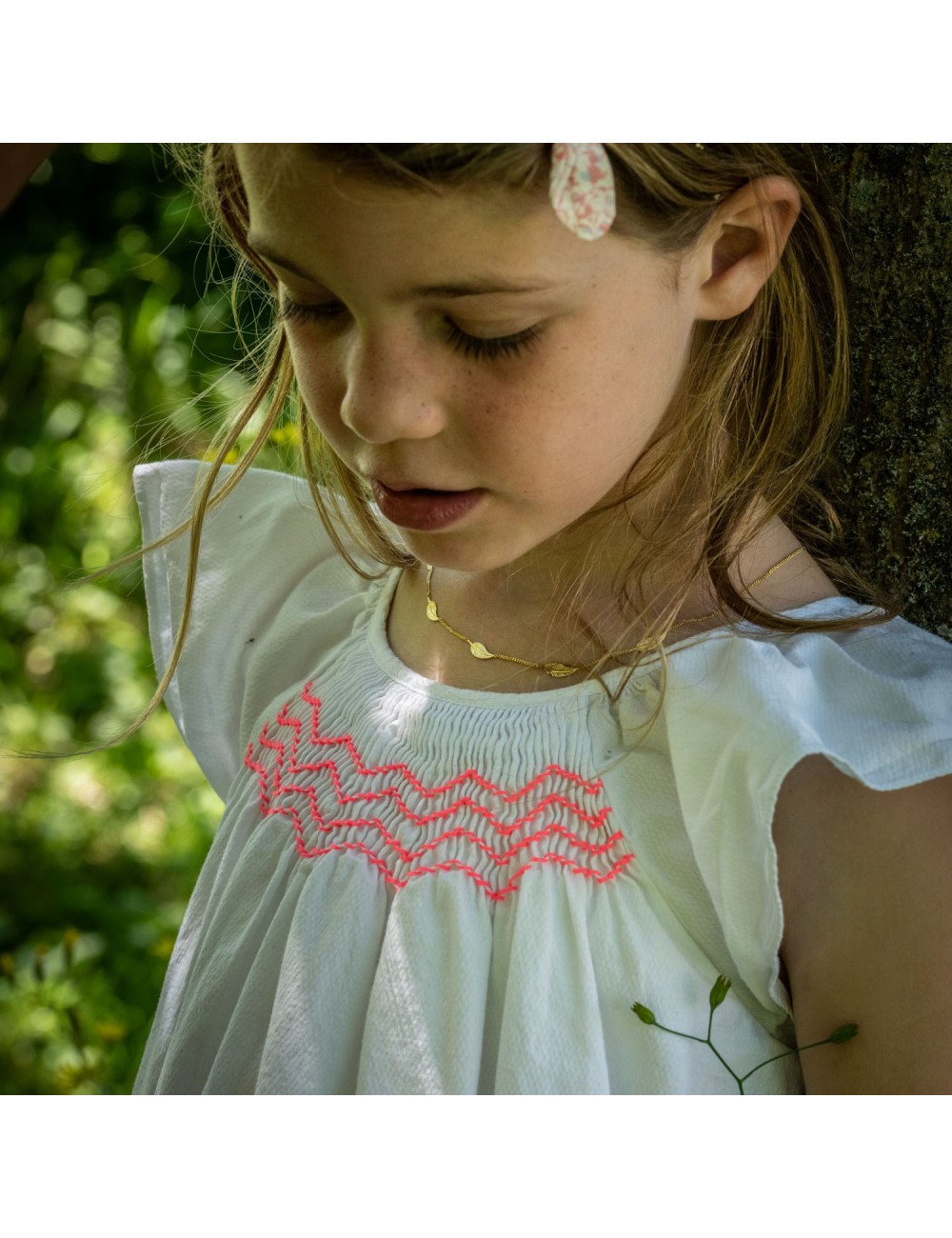 Collier enfant 5 petites plumes en Or jaune ou en Or blanc 9 carats