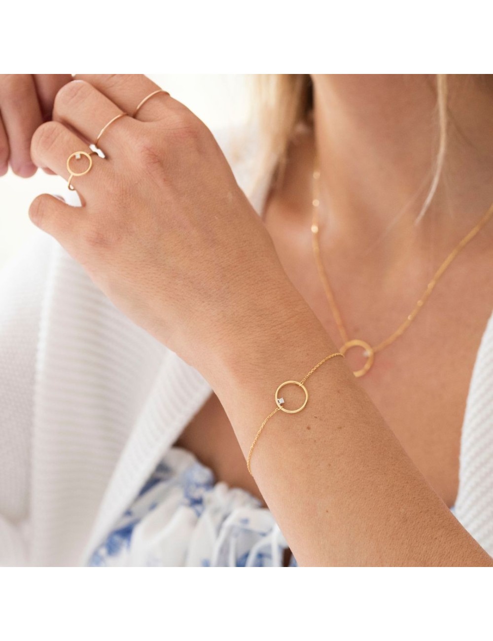 Bracelet cercle en fil, serti d’un diamant 0,03 Carats - Or Jaune 18 Carats