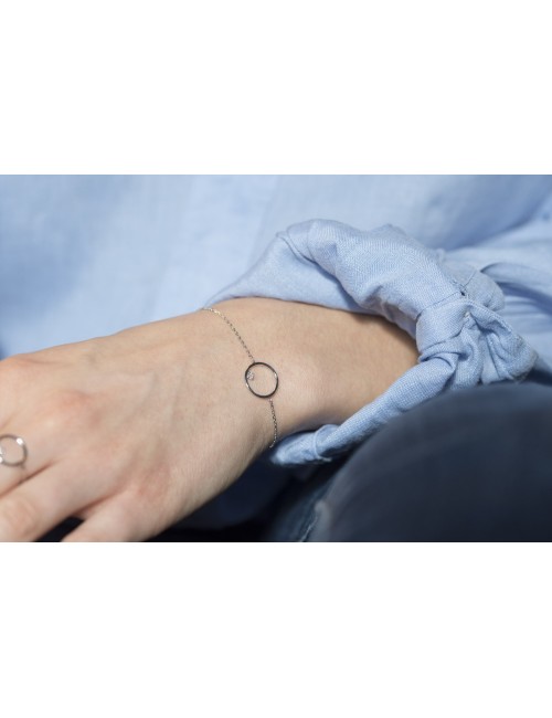 Bracelet pour enfant cercle fil rond  serti d'un diamant de laboratoire en Or jaune ou Or blanc 9 carats