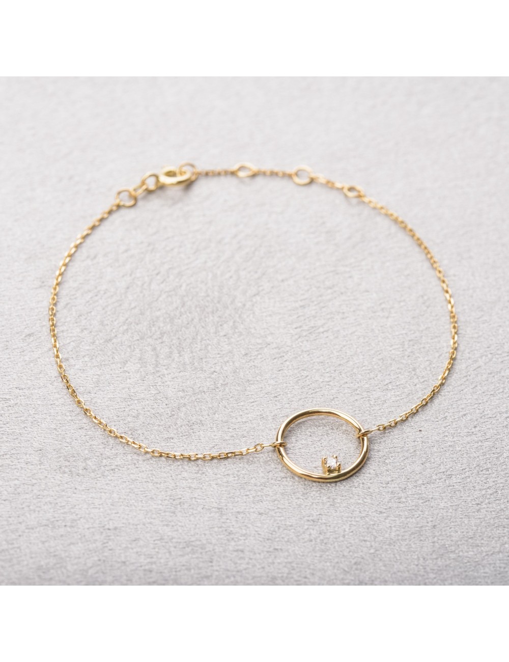 Bracelet cercle en fil, serti d’un diamant 0,03 Carats - Or Jaune 18 Carats