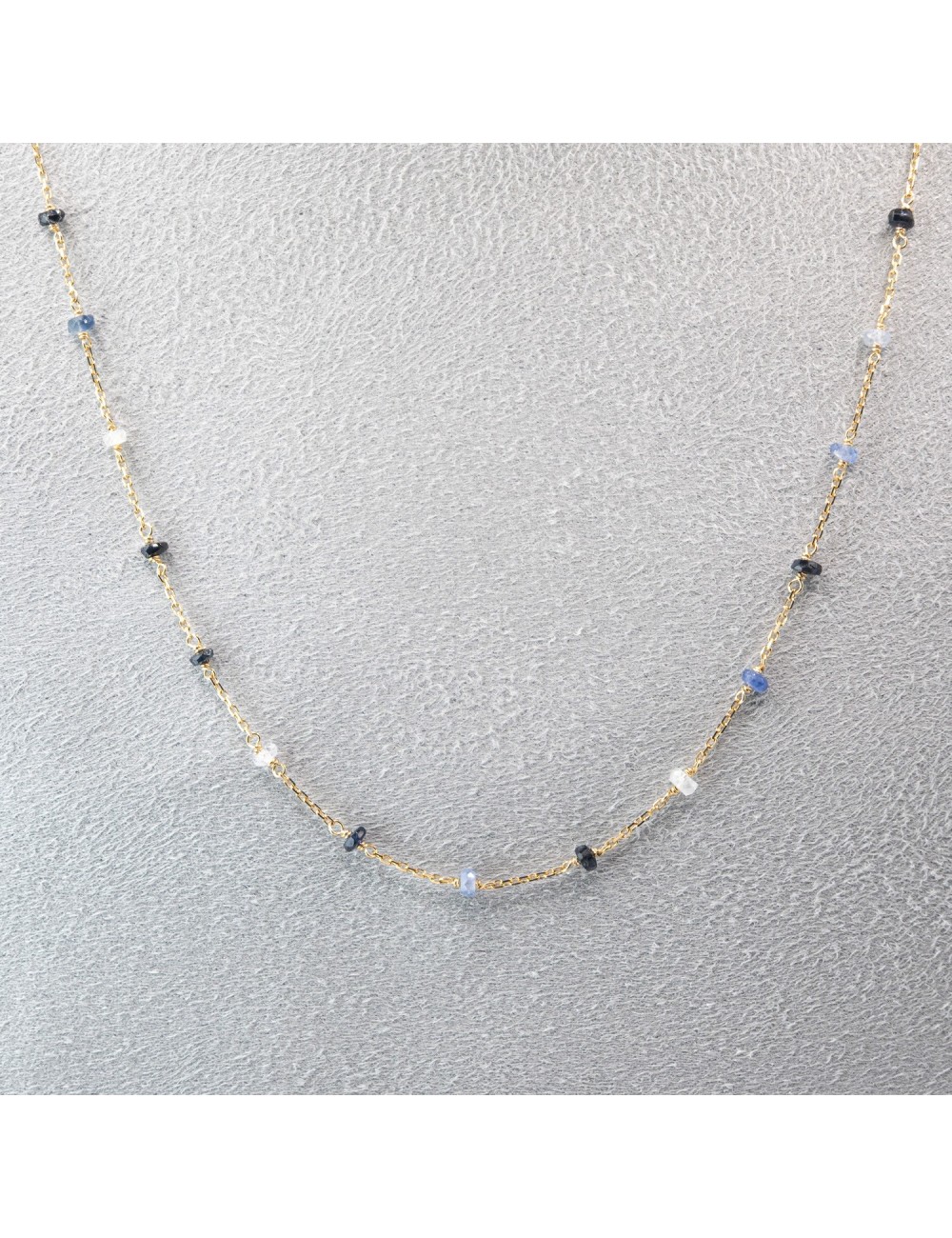 Collier orné de 16 saphirs - Or Jaune 750 millièmes (18 carats)
