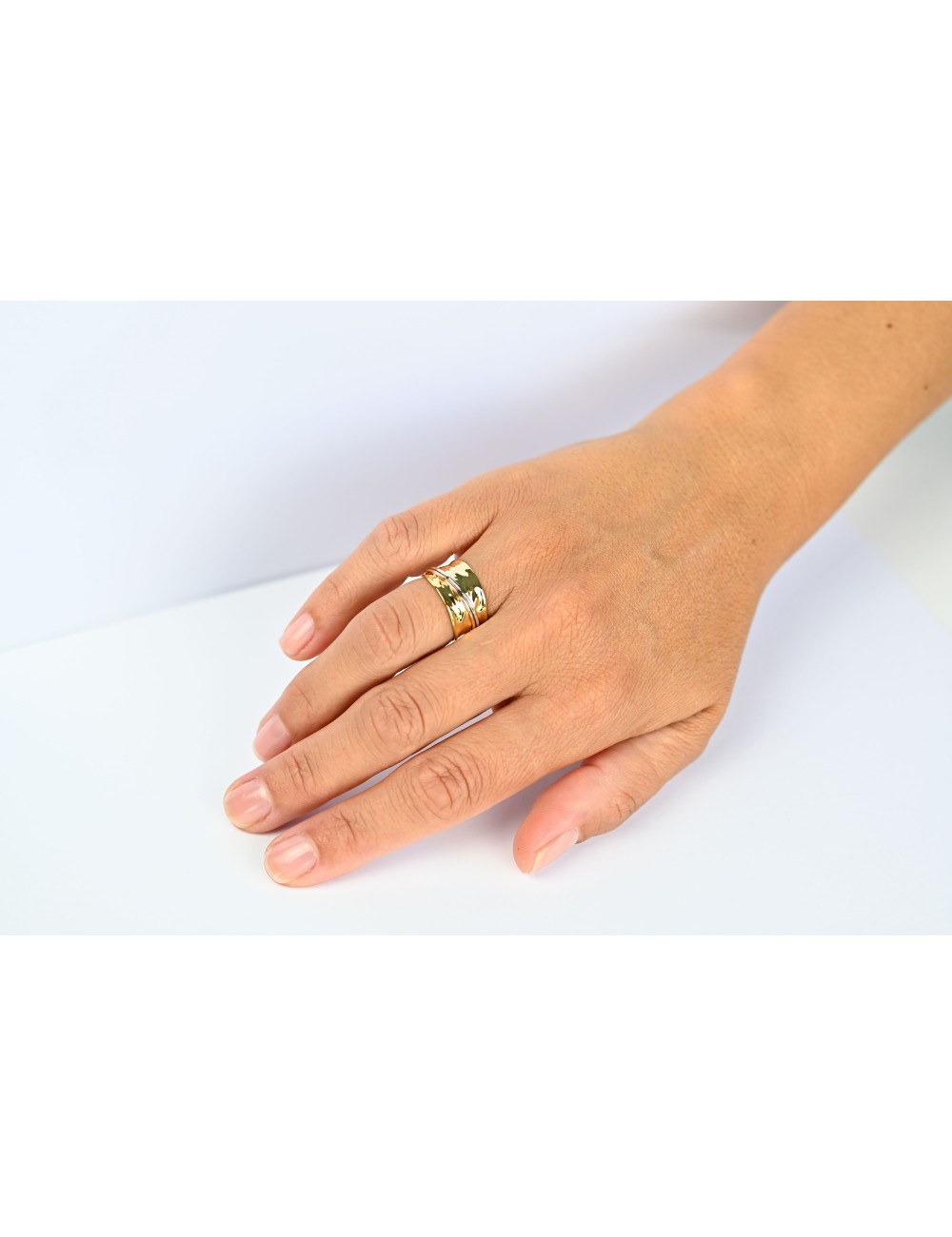Bague Froissée grand modèle – Or jaune et blanc 375 millièmes et Or rose 750 millièmes